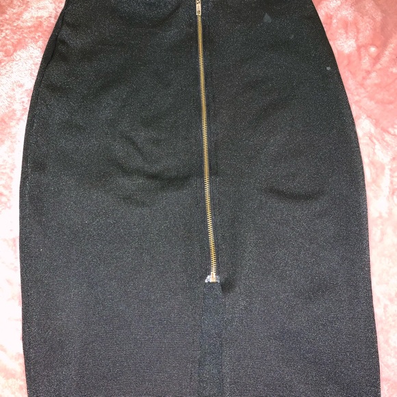 Form fitting black pencil skirt - Picture 6 of 6